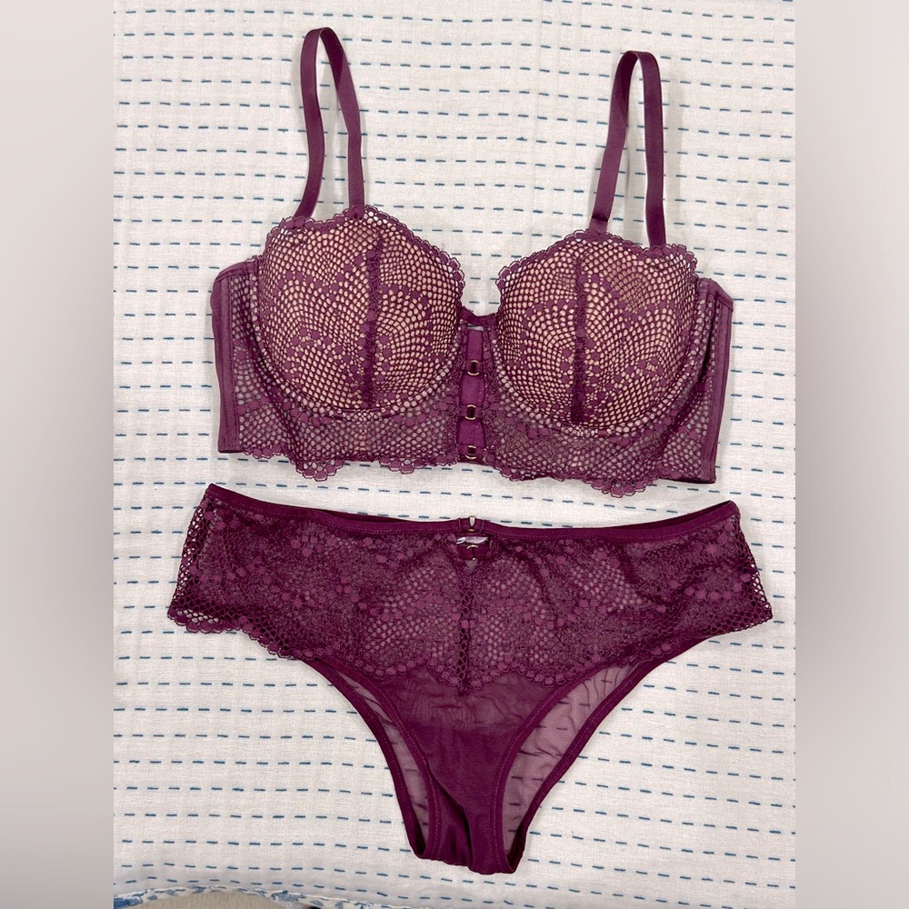 NWOT - Deep rose lace bra and panty set - Sz. L /36C